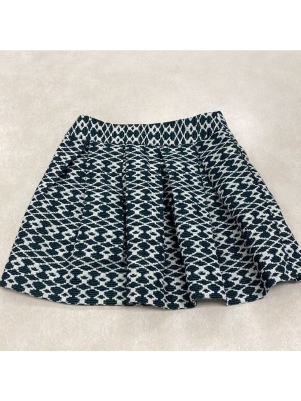 Banana Republic Womens Size 4 Pleated Skirt Navy & White Textured Pattern